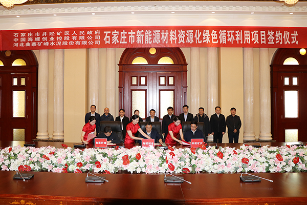 1676368371854889.jpg 簽約.jpg