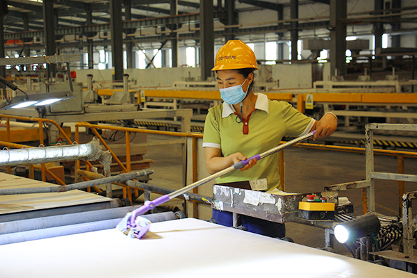 1689910150958103.jpg 機(jī)器轟鳴.jpg