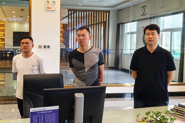 1755046538247148.jpg 李縣長到羅平公司調(diào)研.jpg